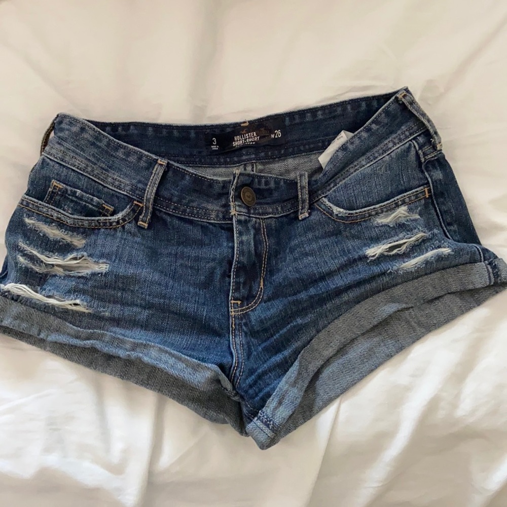 Women’s Hollister Denim Ripped shorts!